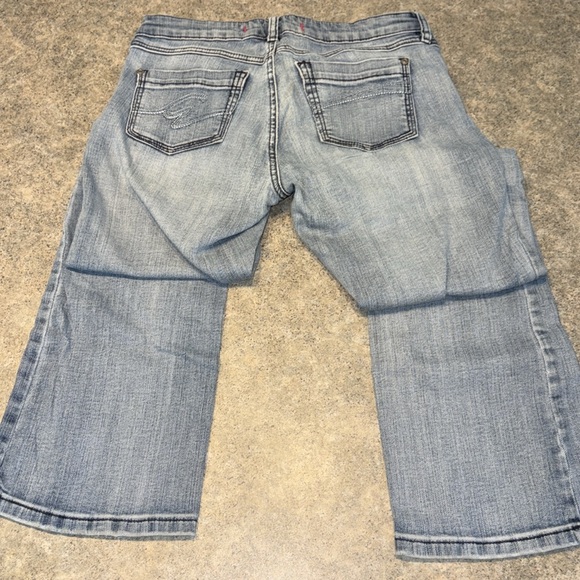 Boot-Cut Light Blue Jeans 👖 - Picture 7 of 12